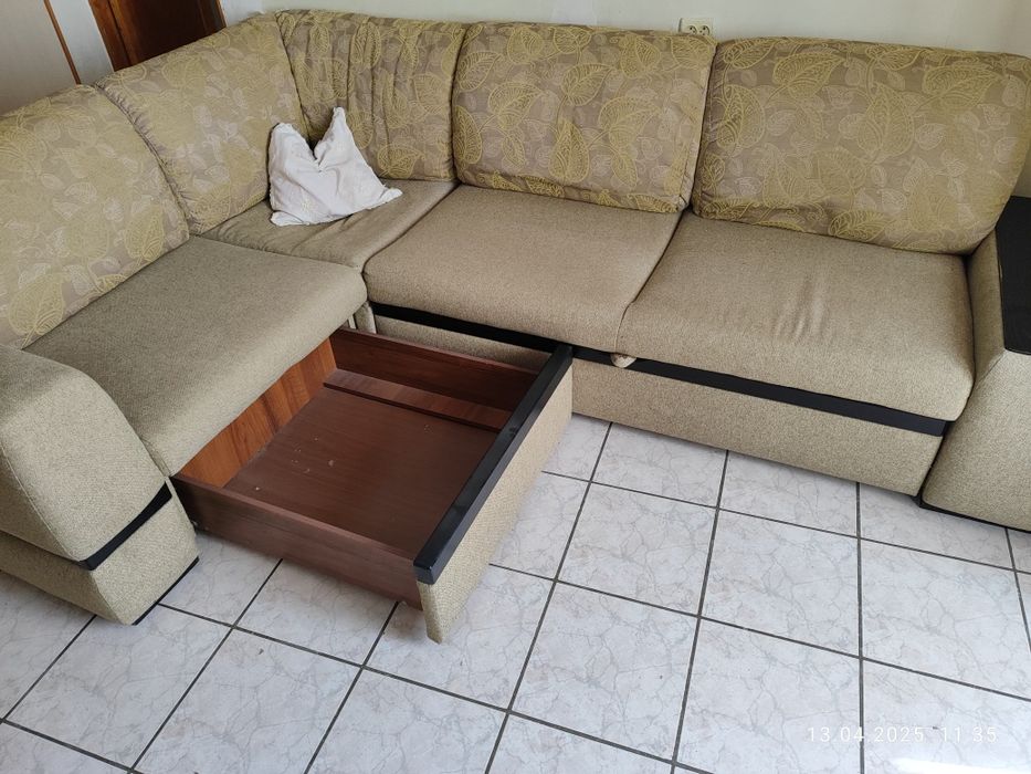 Диван оливкового цвета б/у