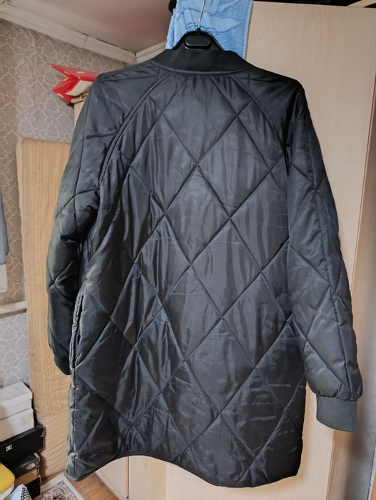Продам куртку женскую