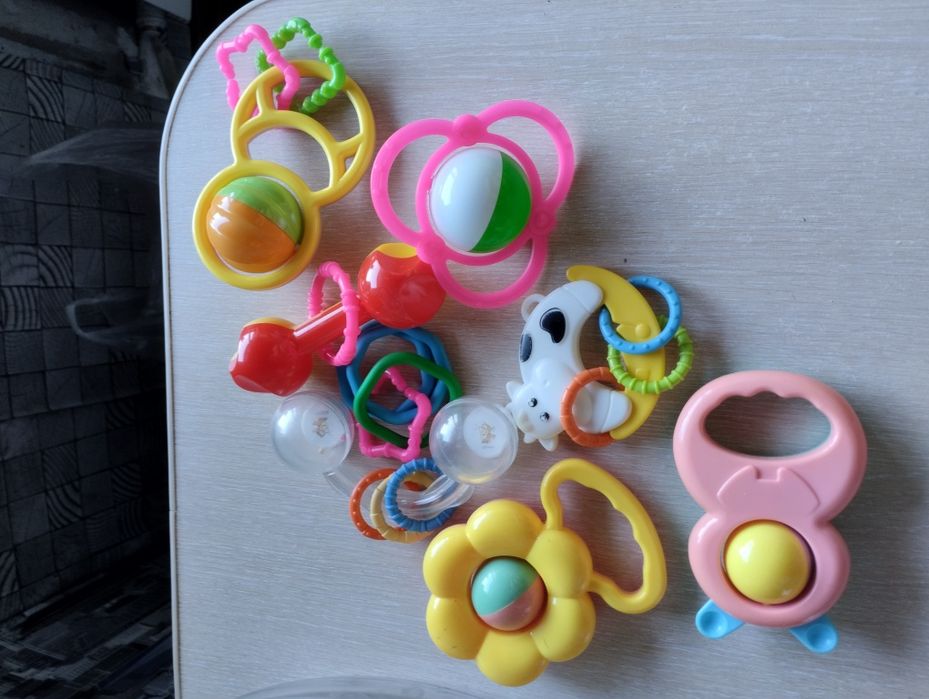 Игрушки, погремушки, пирамидки