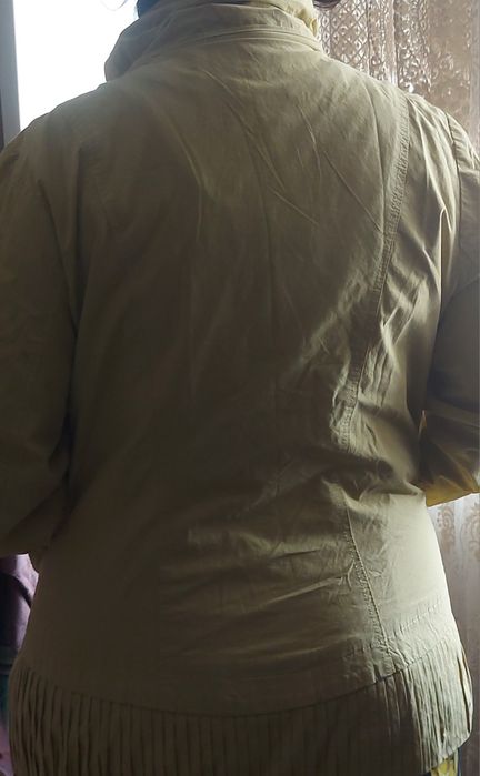 Продам женскую ветровку