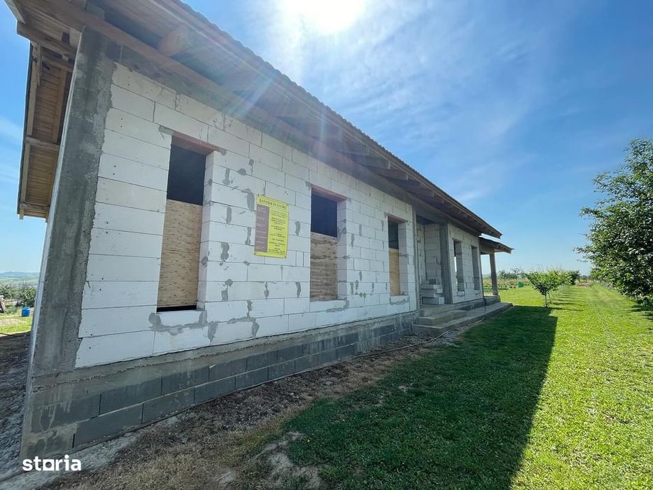 De vânzare – Casă nouă în roșu, sat Sârbi, comuna Sarbi (Bihor)