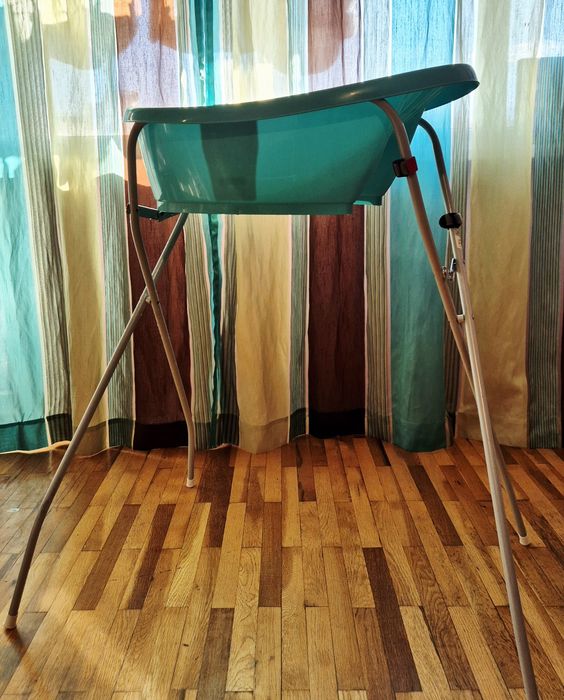 Бебешка кошара, вана и повивалник