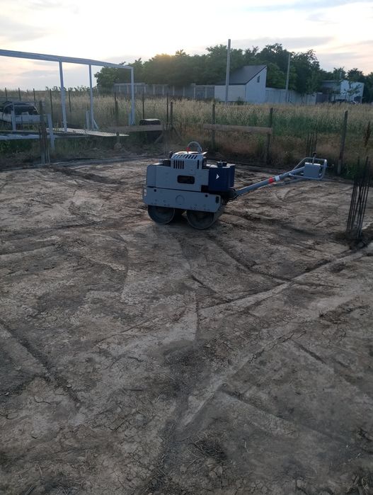 Cu deservent cilindru compactor fundații case vile alei pietonale spatii înguste