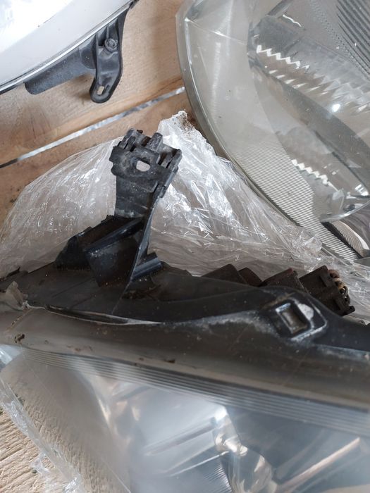 Far Stanga dreapta Opel Vectra C Cu Lupa argintiu si cu fundal negru