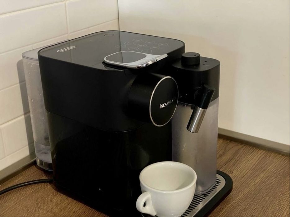 Espressor Nespresso Gran Lattissima impecabil