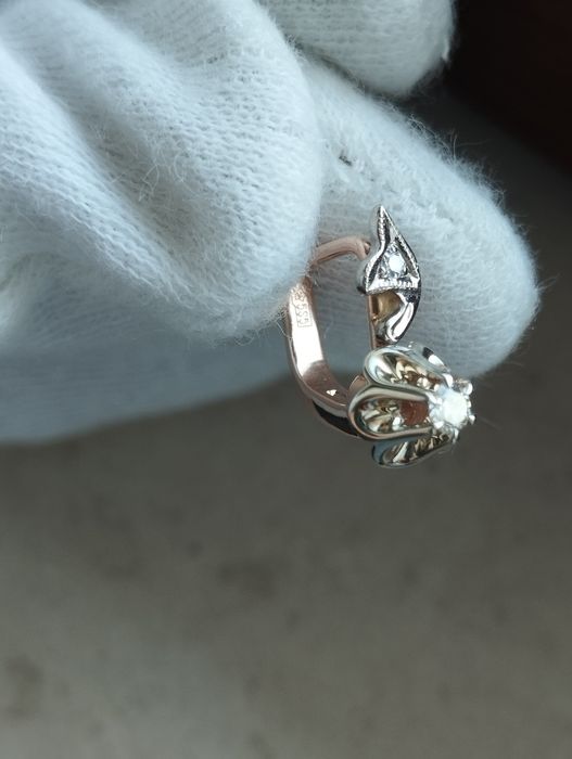 Съветски руски златни обеци с диамантите