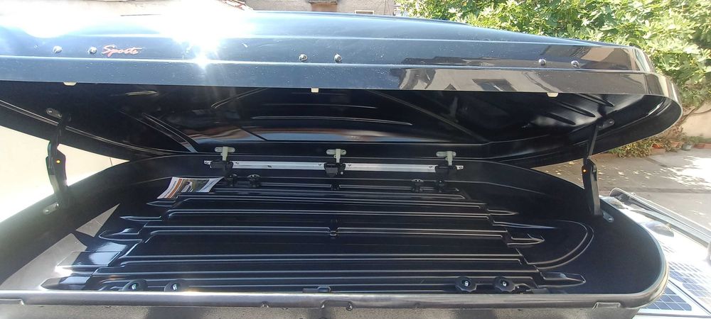 Автомобилна кутия (roof box)