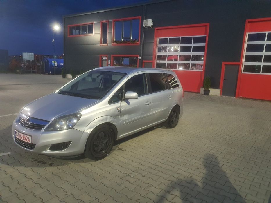 VÂND Opel zafira urgent 1.7 diesel eco flex 2010