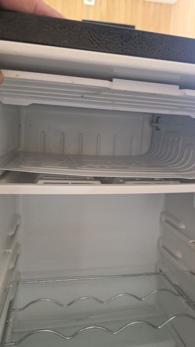 Холодильник со стеклянной дверью