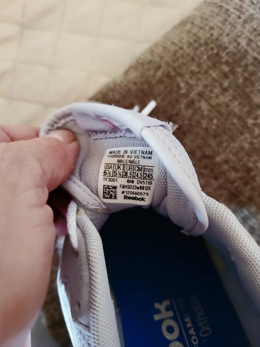 Продавам дамски маратонки  Reebok 39