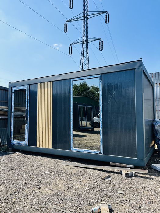 Vand container vitrina cu lambriu si grup sanitar