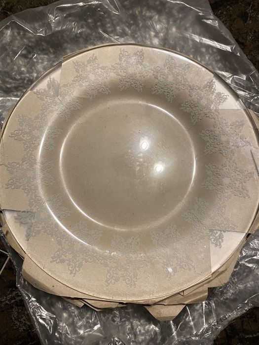 Сервиз от 8 чинии за хранене