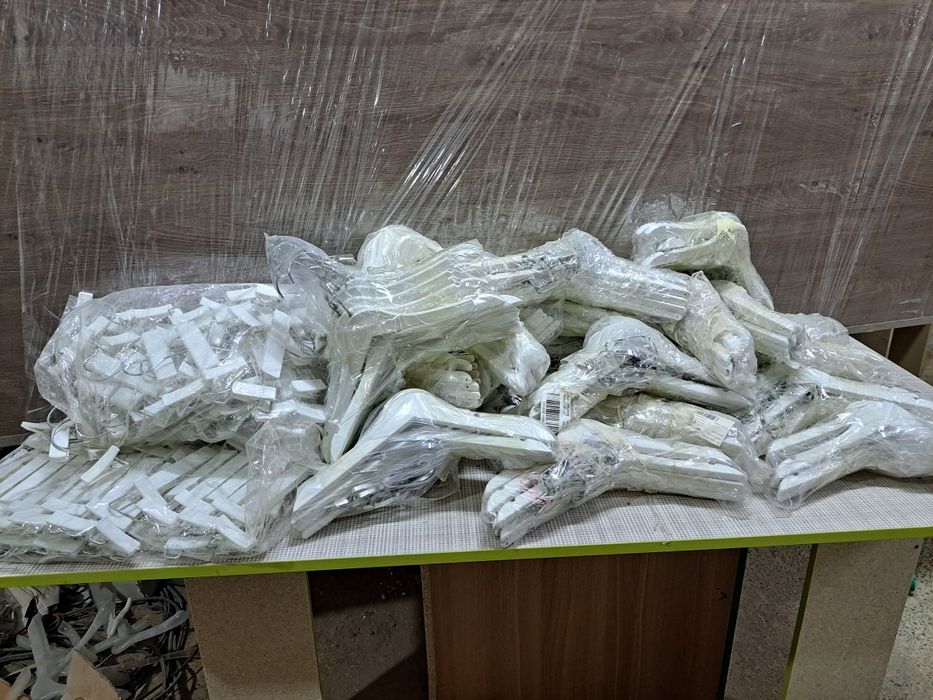 Вешолкиидля магазин одеж новыеи бу