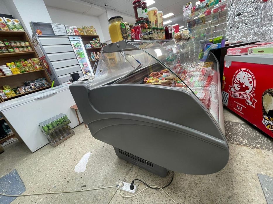 Продам холодильную ветрину