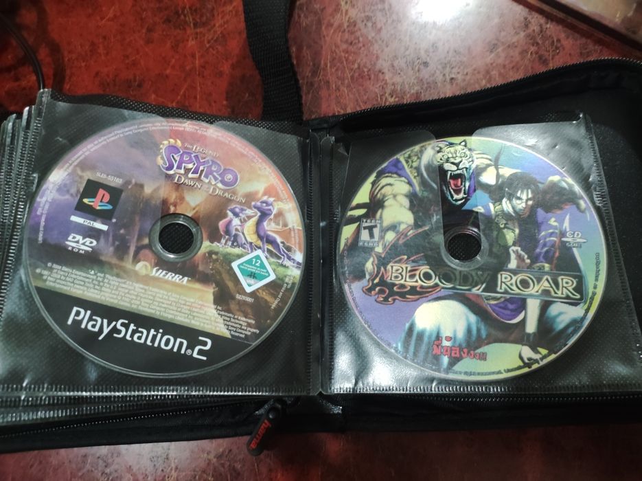 Продаю плейстейшн Sony 2 с дисками игр и джойстиками.