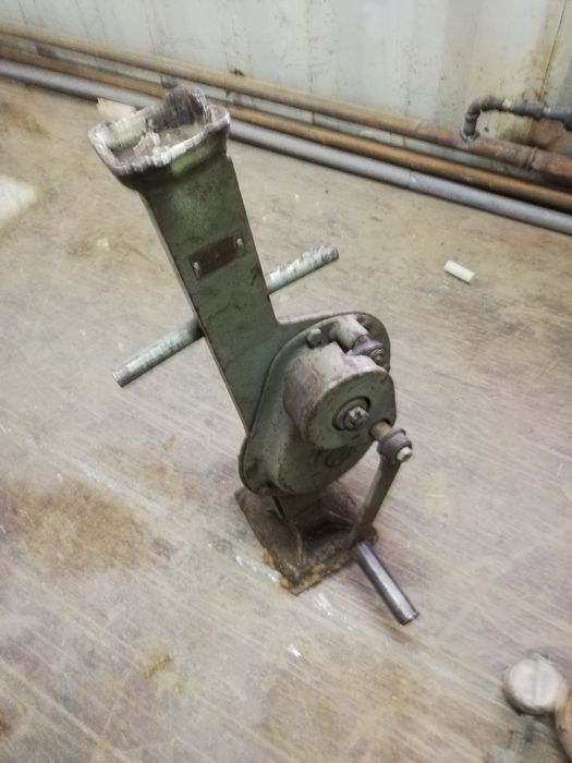 Реечный домкрат др-5