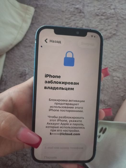 Продается айфон 12  он заблокирован