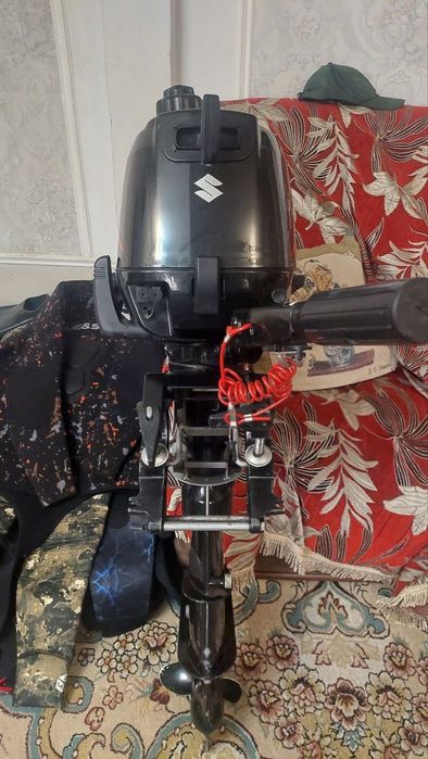 Продаётся подвесной лодочный мотор  Suzuki 6 лошадиных сил 4х тактный