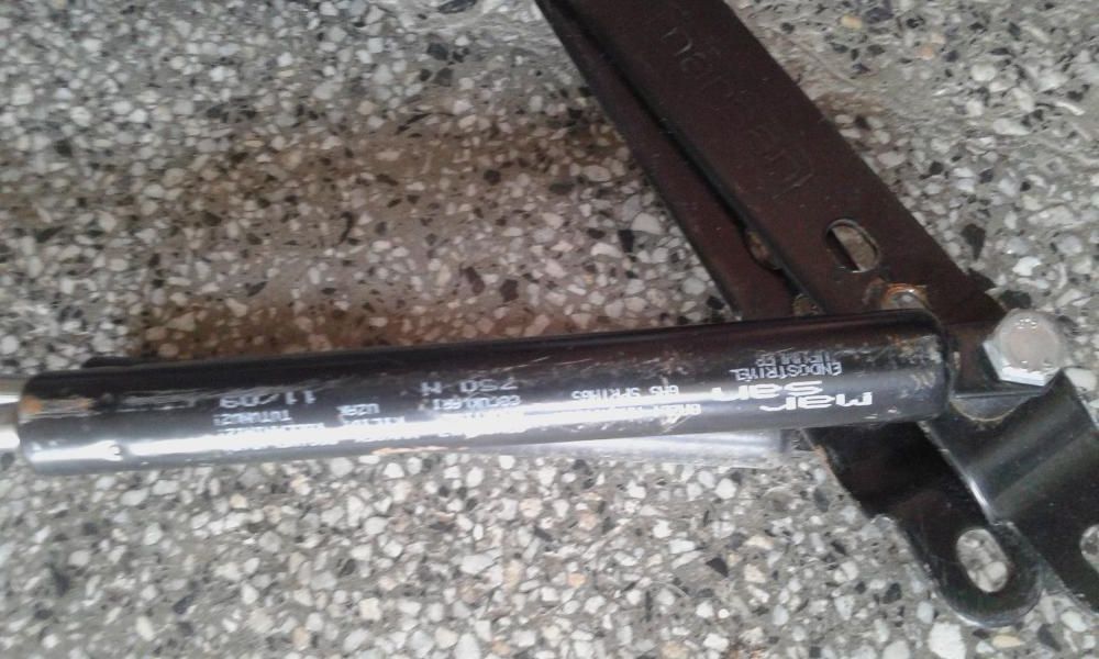 Пръскало,плъзгачи,бобина и повдигащ механ.