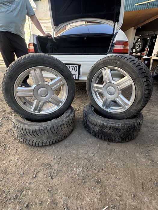 Торусы r15 зимние балоны в комплекте резина в среднем состоянии!