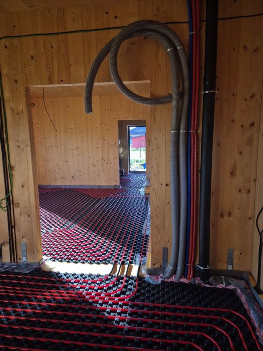 Instalator cu experienta execut instalații sanitare și termice