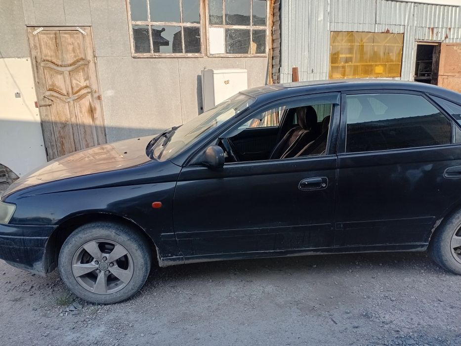 Продам тоета карина е 1.6 газ бензин