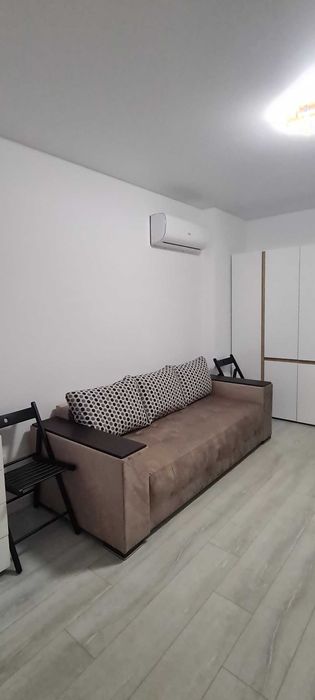Canapea extensibila aproape nouă