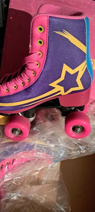 Role fete pe patru roti.