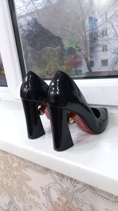 Турецкий туфли продам кожа  не обычный красивый размер 37