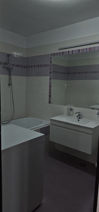 Vand apartament 3 camere Floresti