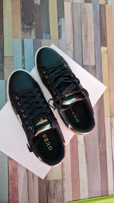 Нови дамски обувки Guess