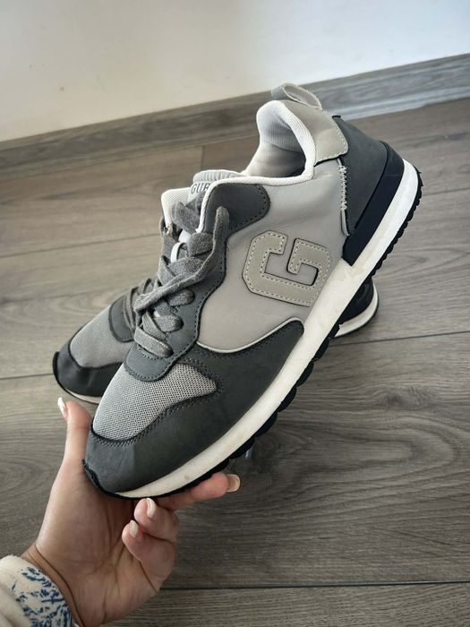 Мъжки оригинални обувки на Guess