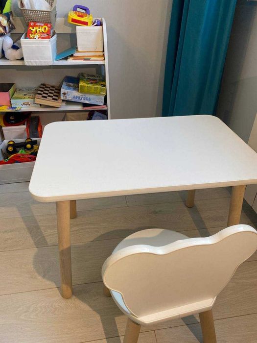 стол со стульчиком
