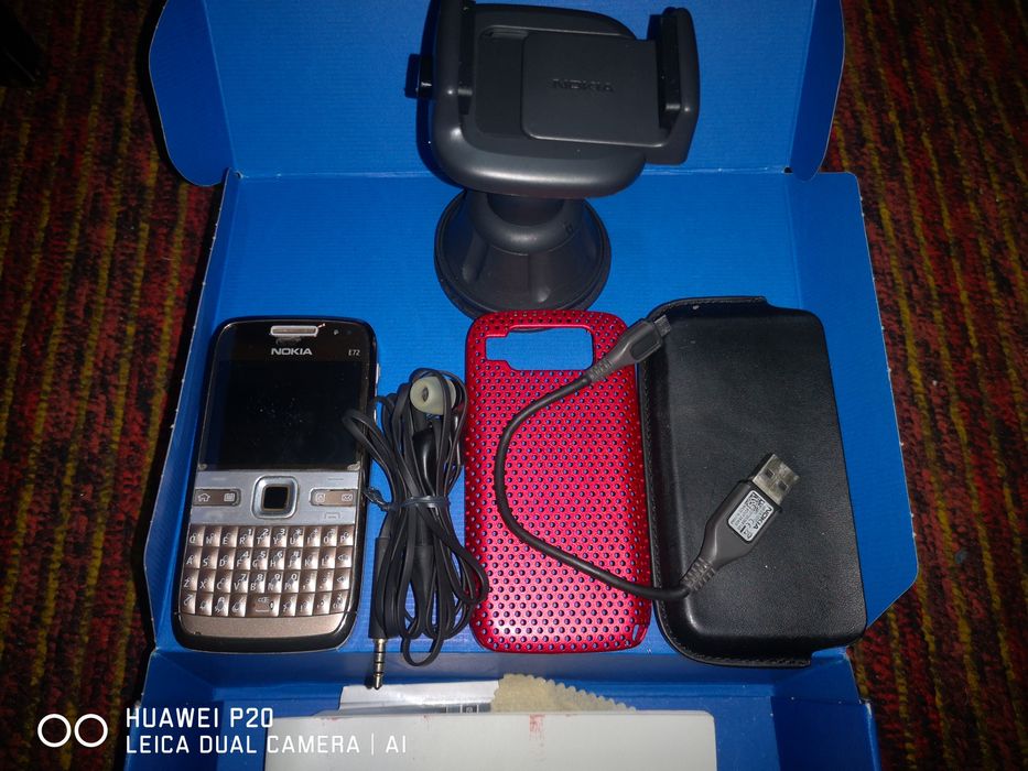 Nokia e72. В золотом цвете.