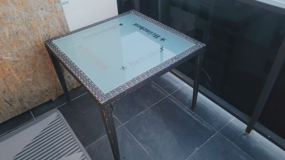 Masa de exterior / terasa din ratan + sticla. Heineken