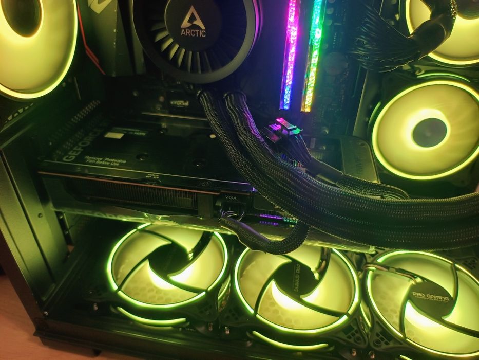 Vând PC Gaming AMD Ryzen 7 5700x + RTX 5060+32GB DDR4
