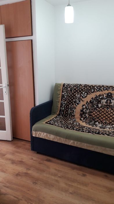 Închiriez apartament cu o cameră la casă