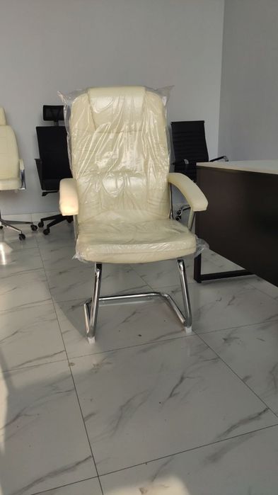 Офисное кресло Visitor Leo