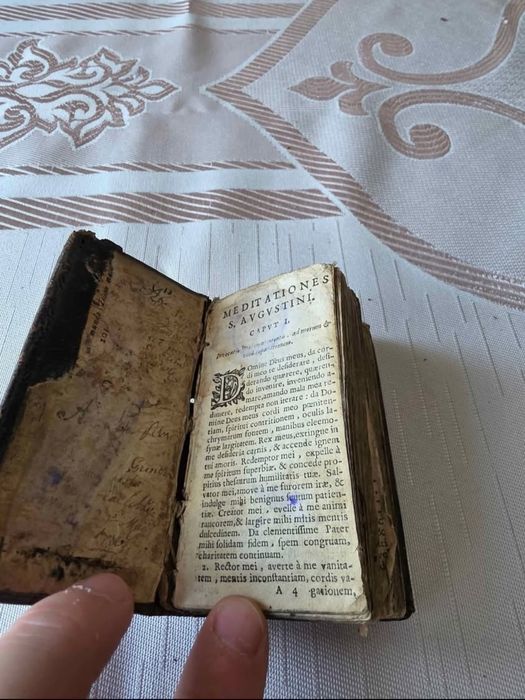 Carte veche „Meditationes S. Augustini” – secol XVIII, în latină