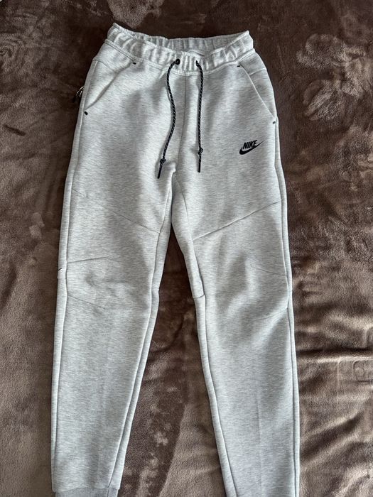 Nike tech pantaloni