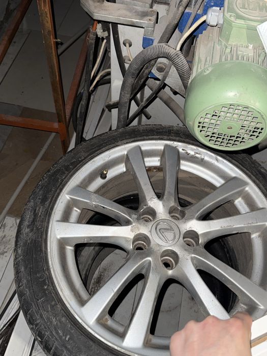 Продам диски от лексус is