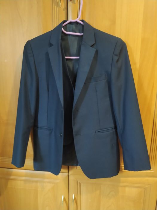 Продам школьный пиджак с желетом