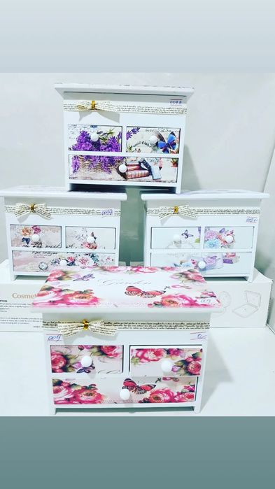 Шкатулки для украшений