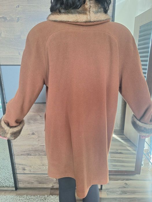 Дамско палто в кафяв цвят