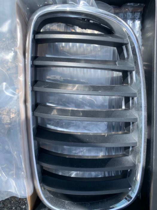 Продавам решетки-бъбреци за БМВ Х6/Х5 Е70/Е71!