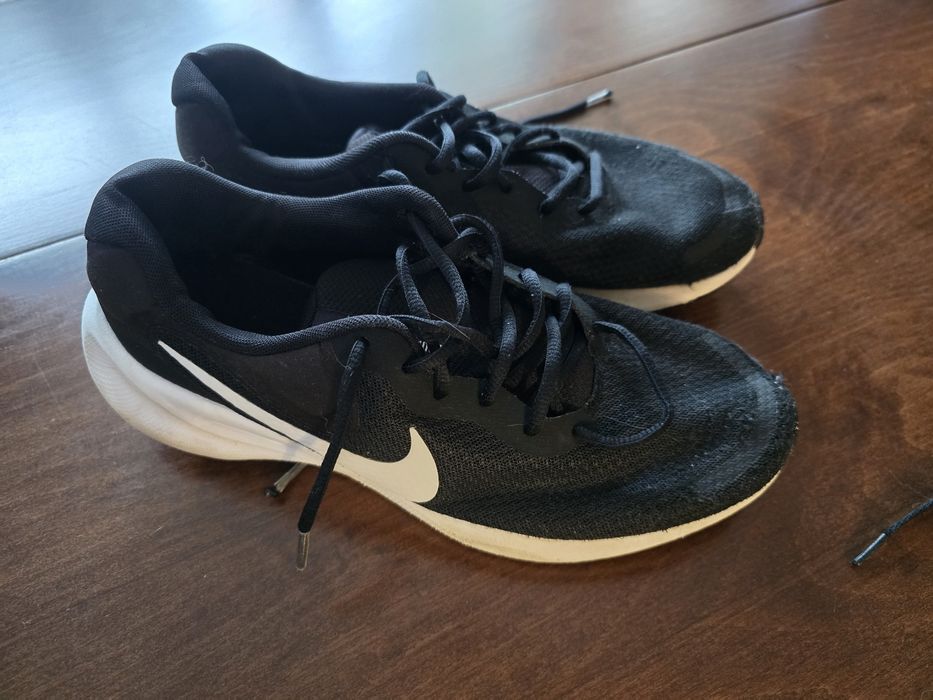 Маратонки Nike Revolution