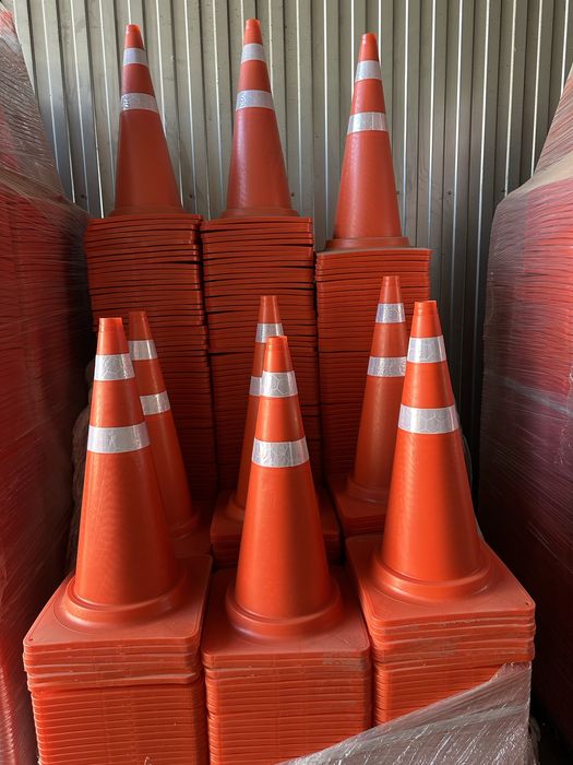 Фишки, дорожные барьеры и конусы