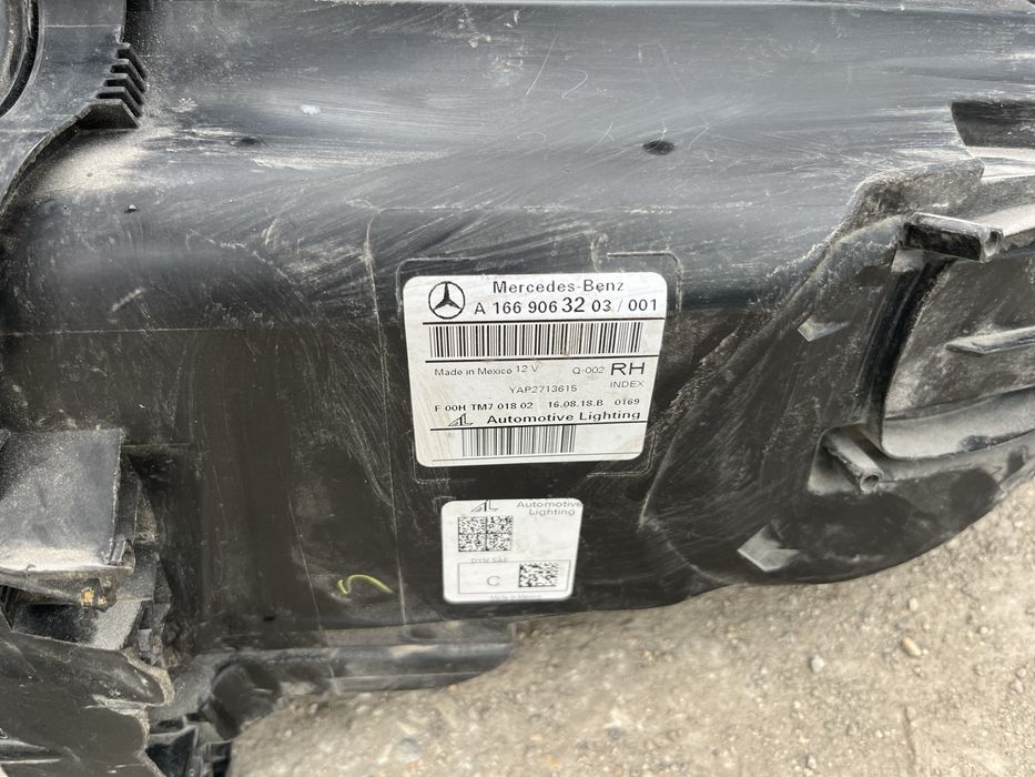 Фар за Mercedes GLS X166 + GLE W166/ Мерцедес ГЛС Х166 и Мерцедес ГЛЕ