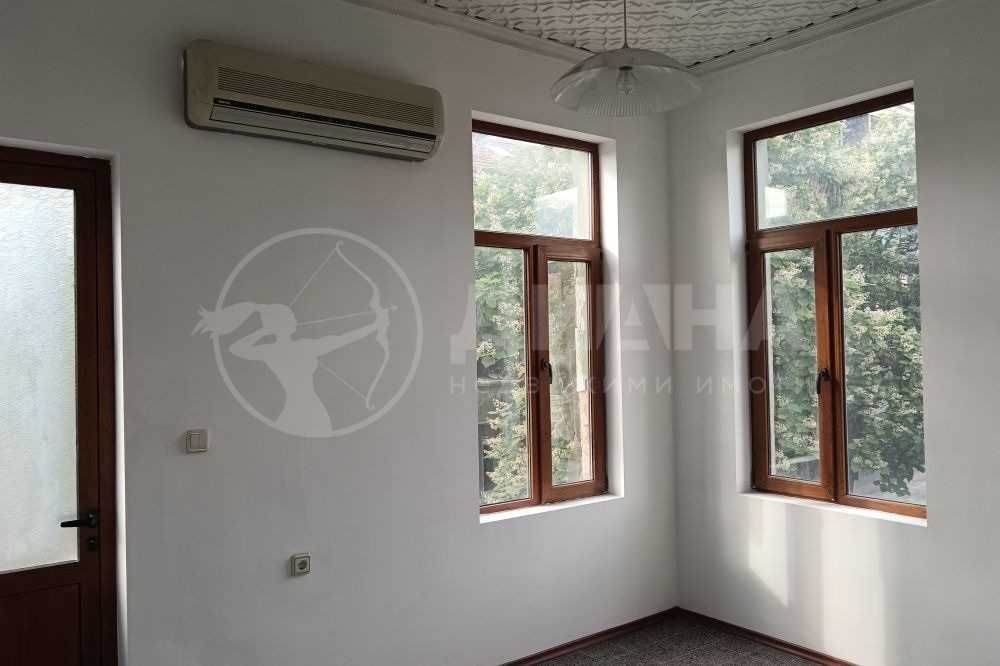 Продава се Тристаен апартамент в Пловдив, Център - 115 кв.м за 1522 €/кв.м - Снимка #1