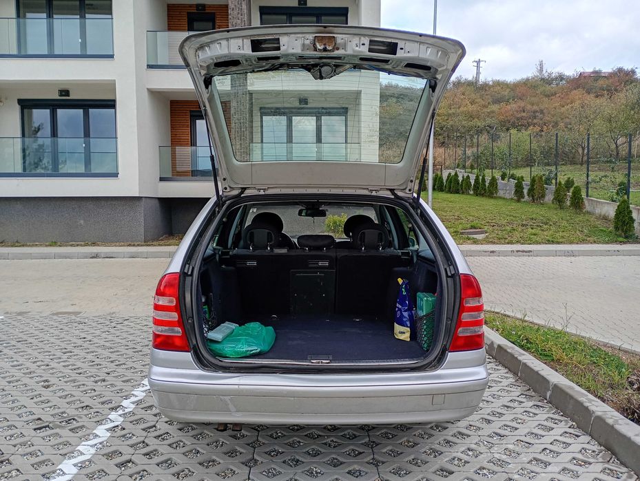 Vând Mercedes-Benz C180 benzină Euro4 din 2002 in stare bună de funcționare